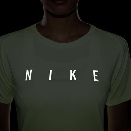Dámské běžecké tričko - Nike RUN DIVISION MILER - 7