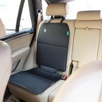 Pevná ochrana sedadla pod autosedačku
