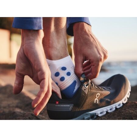 Kotníkové sportovní ponožky - Compressport NO SHOW SOCKS - 3